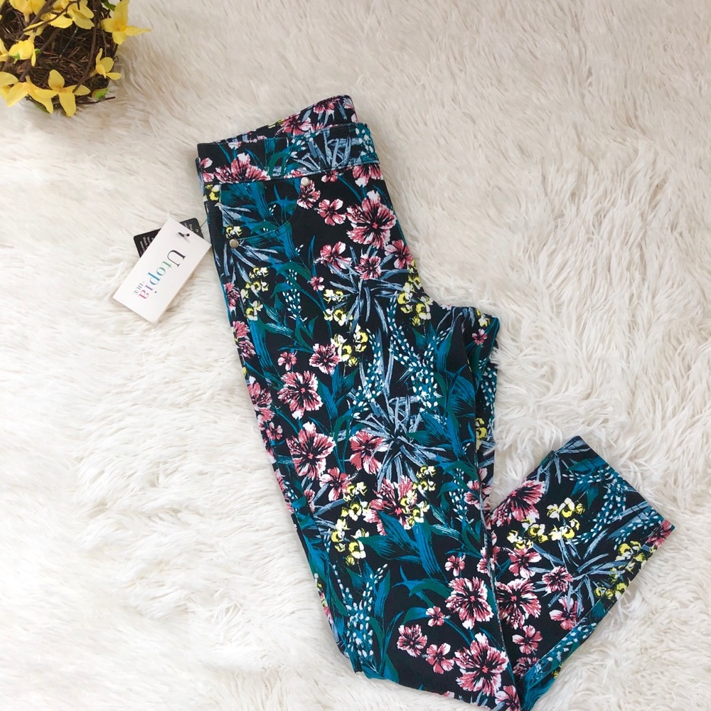 New with tag UTOPIA BY HUE Floral Denim CAPRI SZ S